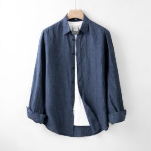 Sơ mi xanh navy trên móc treo